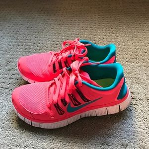 Nike Women's Running Shoes Neon Pink/Fuchsia